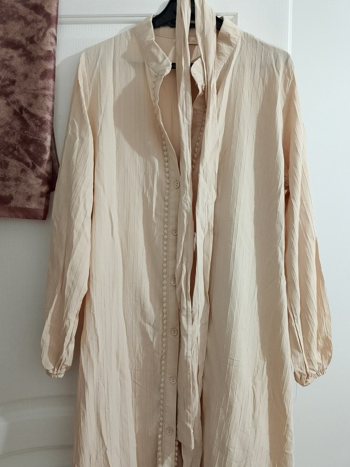 Bej Nakışlı V Yakalı Pamuklu Kadın Gömlek - Görsel 3