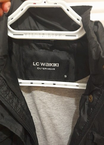 LC Waikiki Siyah Midi Kadın yagmurluk - Görsel 3