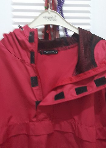 Bordo Kapüşonlu Uzun Kollu Kadın yağmurluk - Görsel 11