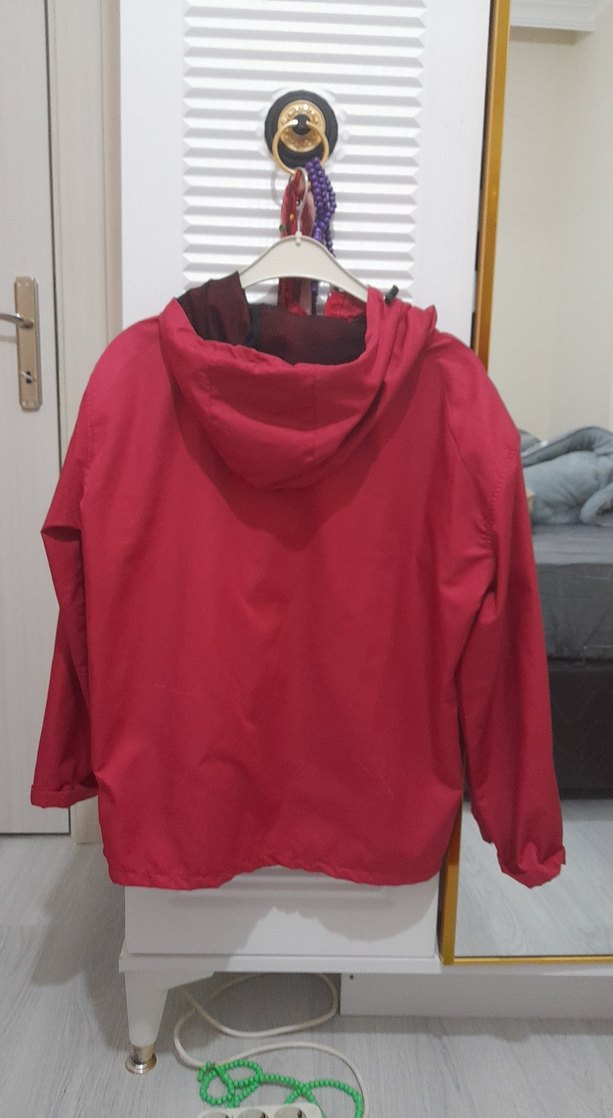 Bordo Kapüşonlu Uzun Kollu Kadın yağmurluk - Görsel 4