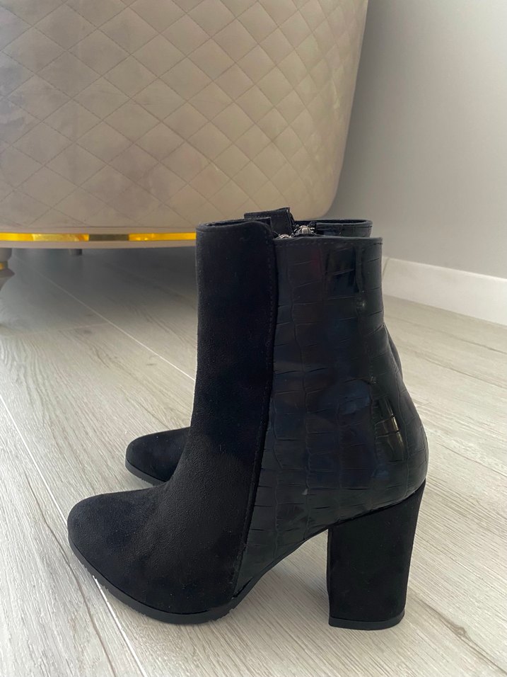 Siyah Yılan Desenli Süet Topuklu Bot - Görsel 3