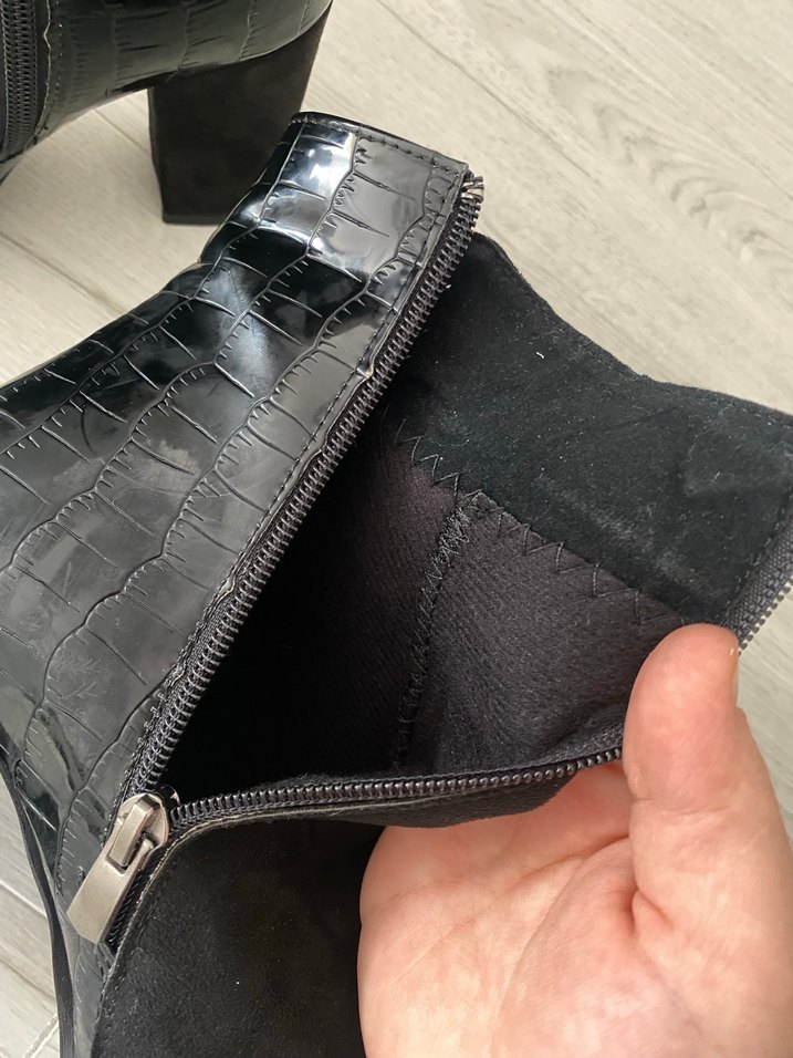 Siyah Yılan Desenli Süet Topuklu Bot - Görsel 5