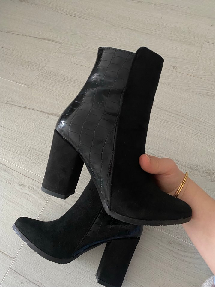 Siyah Yılan Desenli Süet Topuklu Bot - Görsel 4