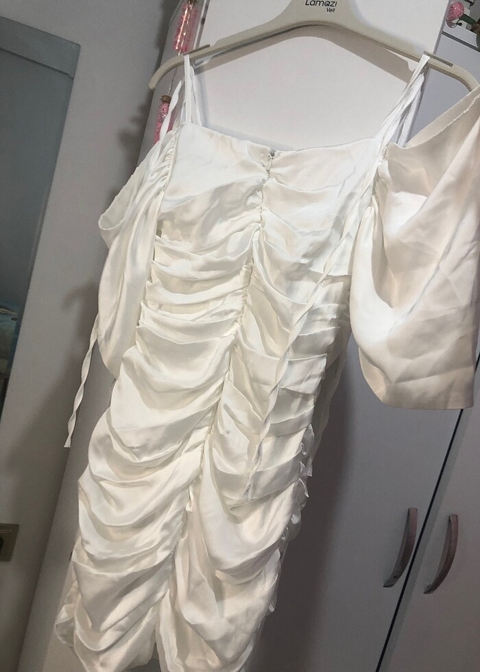 Nikah elbisesi olarak giyile bilir kumaşı satendir - Görsel 4