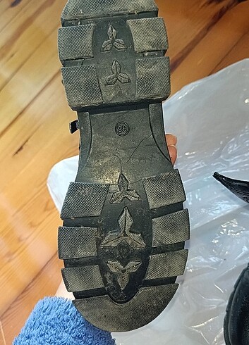 Rugan Siyah Bot - Görsel 5