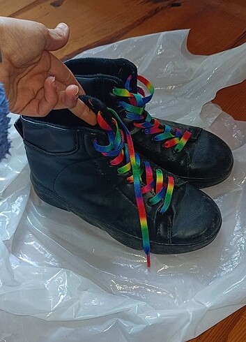 Siyah Bot  - Görsel 7