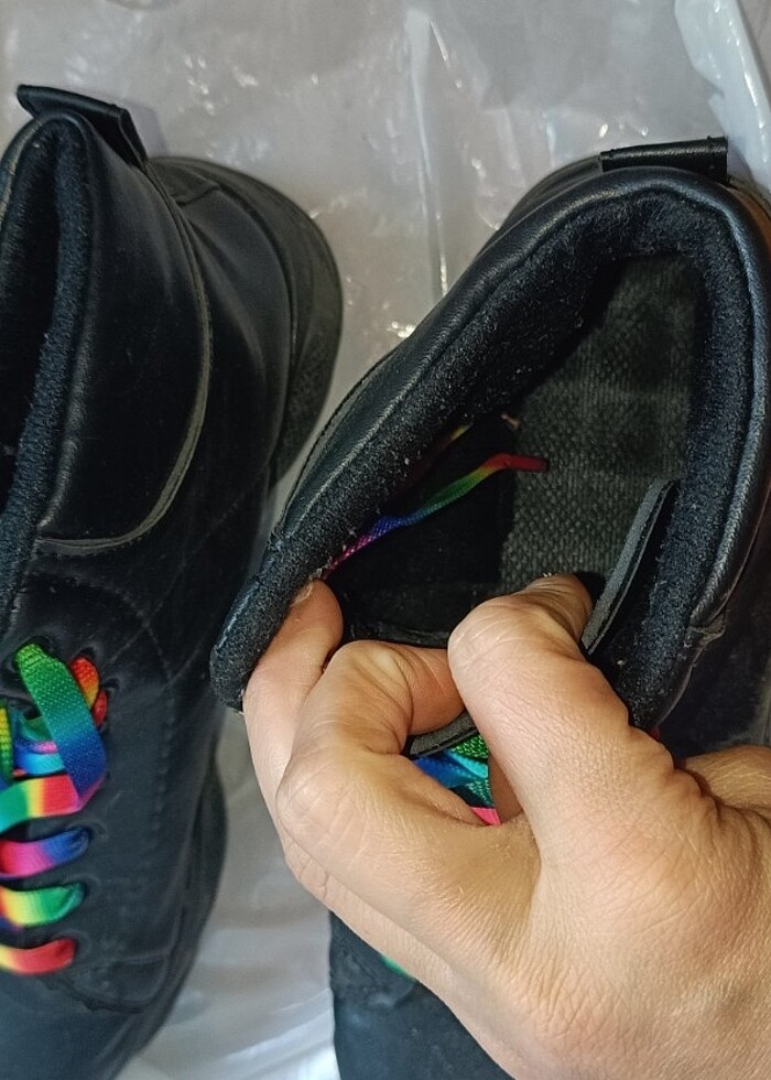 Siyah Bot  - Görsel 2