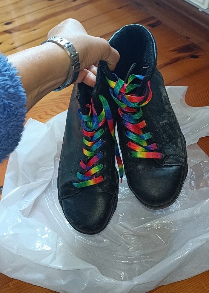 Siyah Bot  - Görsel 4