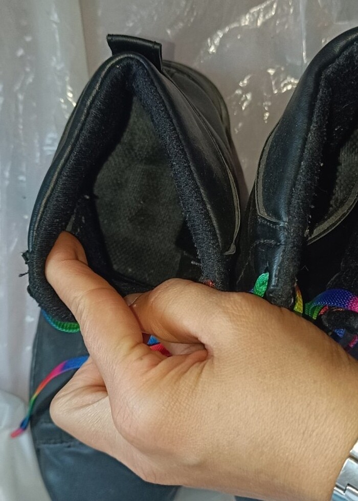 Siyah Bot  - Görsel 5