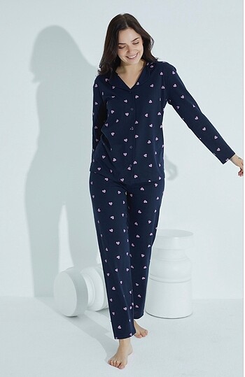 Kadın düğmeli desenli pijama takımı