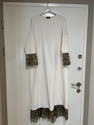 Leopar detaylı elbise