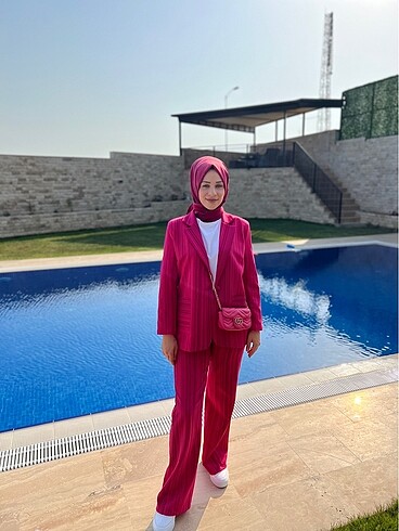 Pembe blazer ceket ve palazzo pantolon takım
