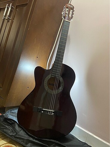Solak klasik gitar
