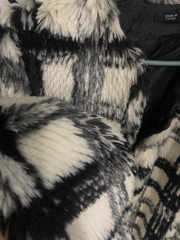 Gri Ekose Desenli Uzun Kollu Suni Kürk Ceket - Görsel 4