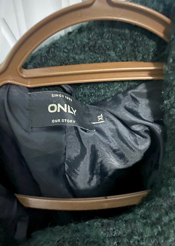 Koyu Yeşil Düğmeli Kaban - Görsel 3