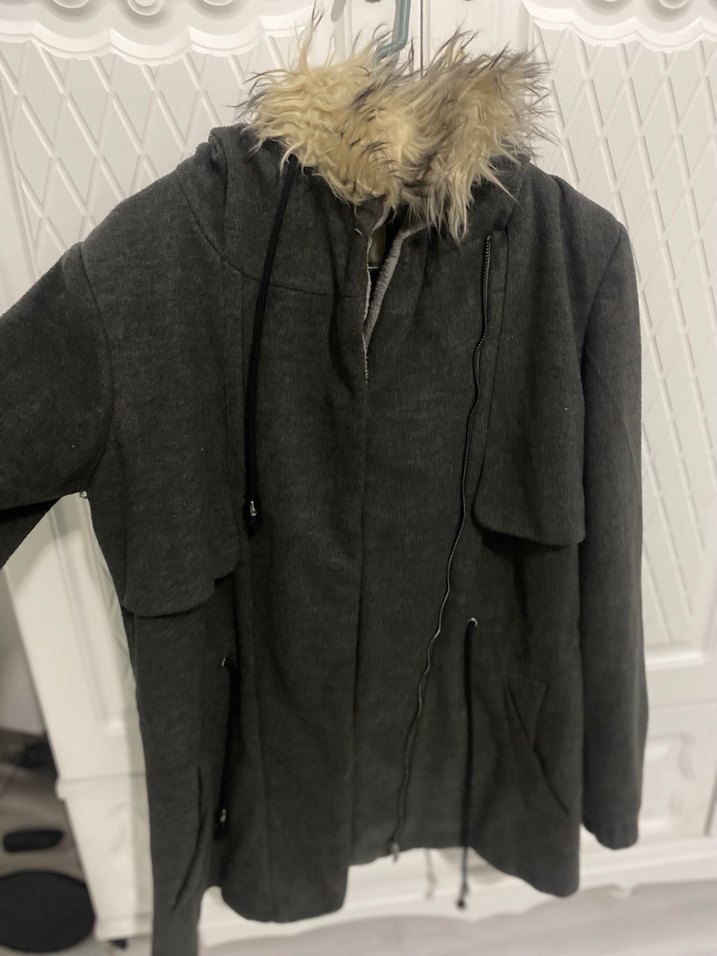 Gri Kapüşonlu Kürklü Kadın Ceket - Görsel 2