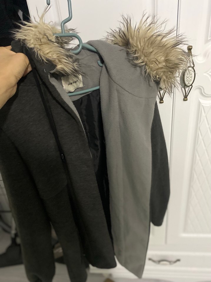 Gri Kapüşonlu Kürklü Kadın Ceket - Görsel 4