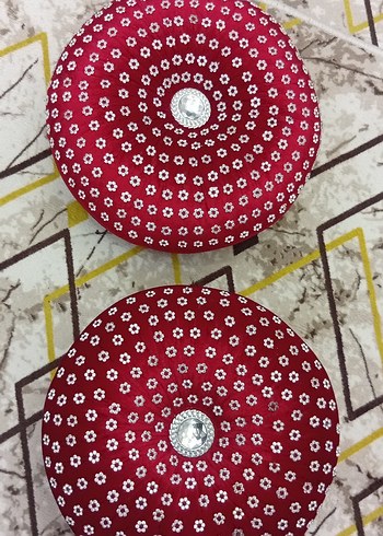 Kırmızı Nakışlı Yuvarlak Dekoratif Yastık - Görsel 3