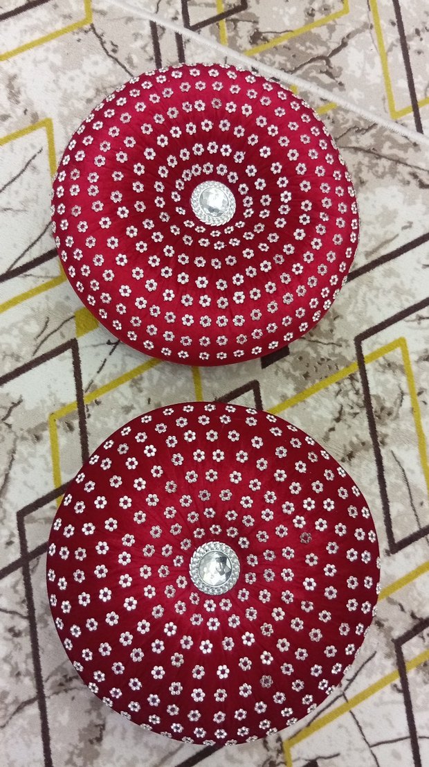 Kırmızı Nakışlı Yuvarlak Dekoratif Yastık - Görsel 3