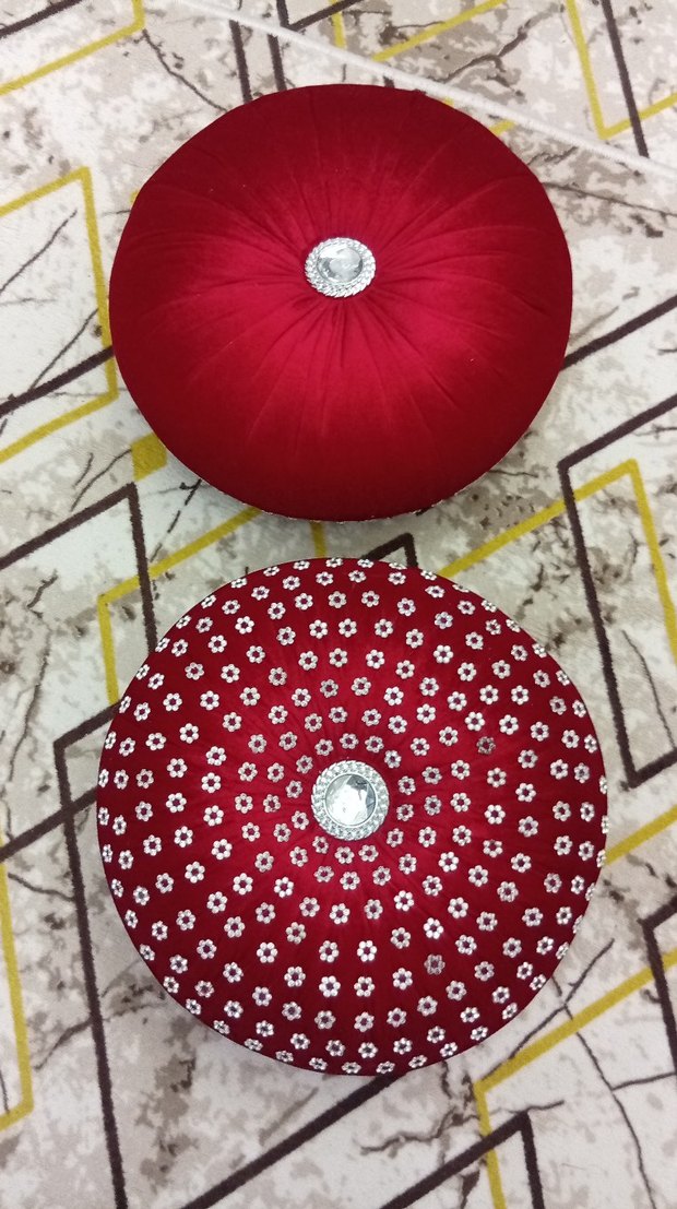 Kırmızı Nakışlı Yuvarlak Dekoratif Yastık - Görsel 2