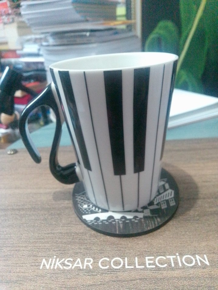 Piyano Desenli Beyaz Porselen Kupa - Görsel 2