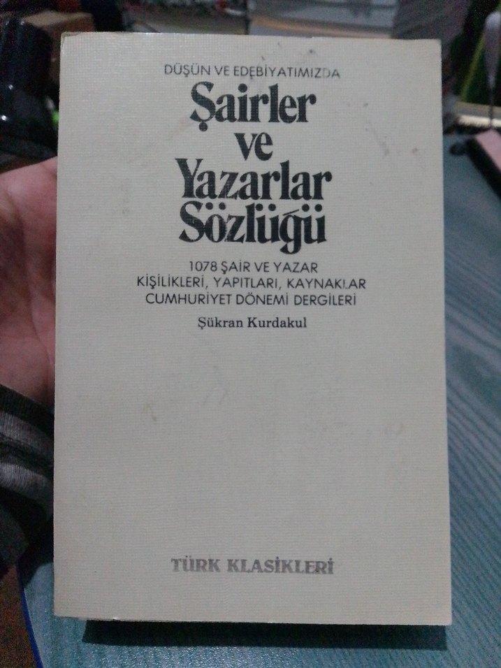 Şairler ve Yazarlar Sözlüğü - Şükran Kurdakul - Görsel 2