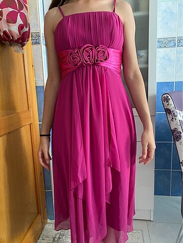 Pembe elbise