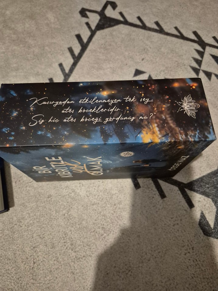 Özge Naz - Bir Kibritle Yok Olmak Roman Seti - Görsel 2