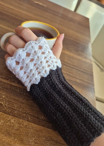 Dantel Detaylı Siyah Beyaz Örgü Eldiven - Görsel 2