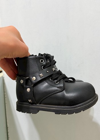 Kız Çocuk Siyah Rock Punk Tokalı Bot - Görsel 4