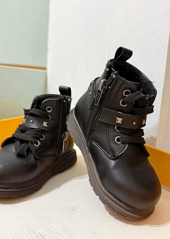 Kız Çocuk Siyah Rock Punk Tokalı Bot - Görsel 3