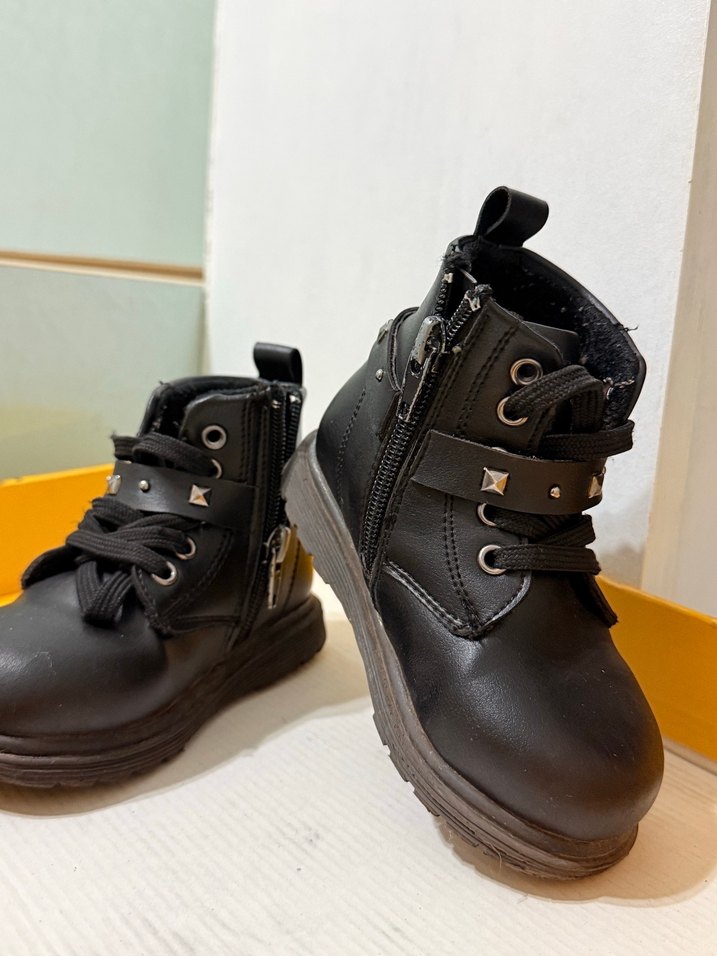 Kız Çocuk Siyah Rock Punk Tokalı Bot - Görsel 3