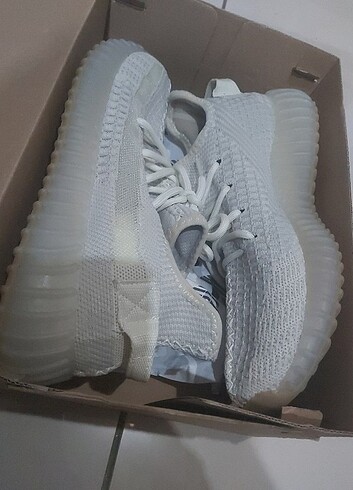 40 bay bayan yeezy