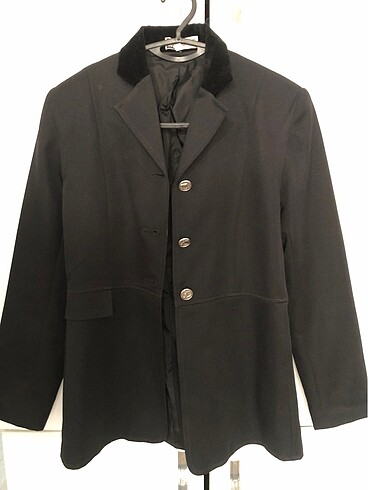 Siyah vatkalı blazer
