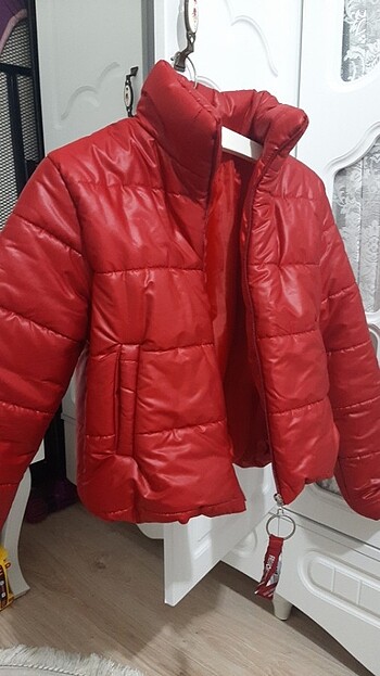 Kırmızı şişme mont