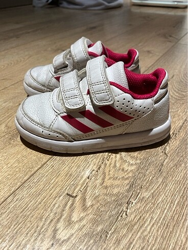 Adidas 23 numara spor ayakkabı
