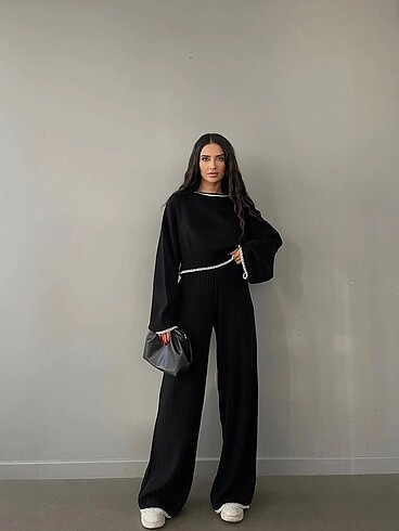Zara Siyah Crop Kazak