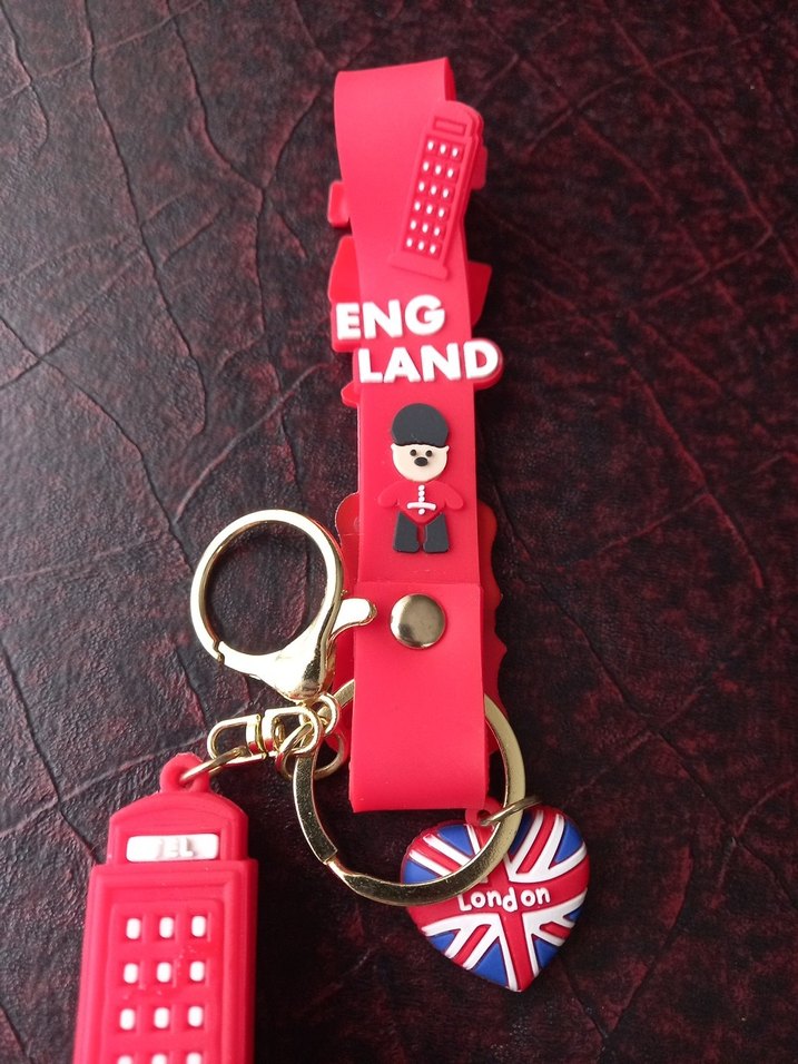 Kırmızı Rock Punk Kadın Anahtarlık londra - Görsel 3
