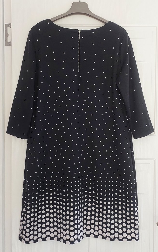 Puantiye Desenli Siyah Midi Elbise - Görsel 3