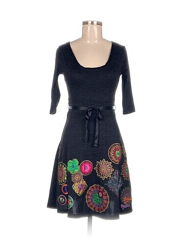Desigual Kısa Elbise %70 İndirimli.