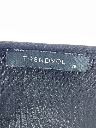 36 Beden siyah Renk Trendyol & Milla Bluz %70 İndirimli.