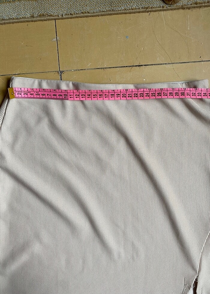 Yırtmaçlı bej etek - Görsel 3