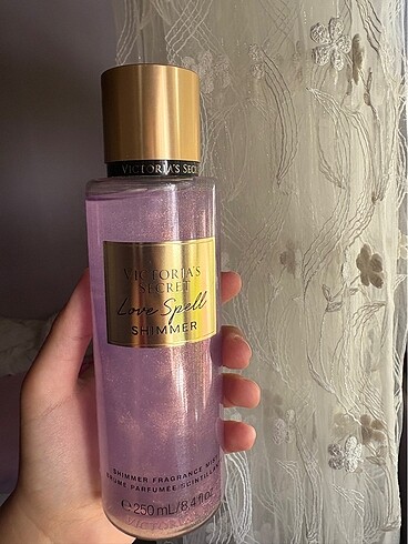 Beden Victoria?s secret body mist shimmer