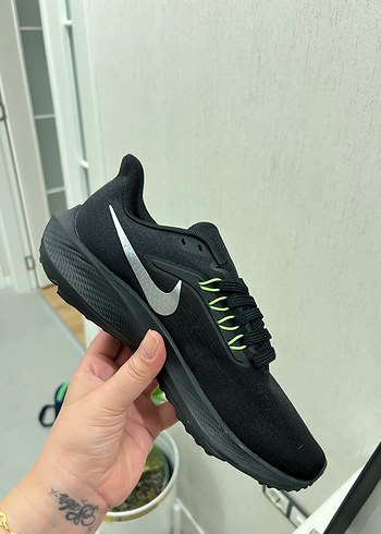 40 Beden Erkek Siyah Bağcıklı Spor Ayakkabı