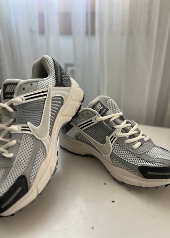 Gri Nike Spor Ayakkabı - Görsel 2