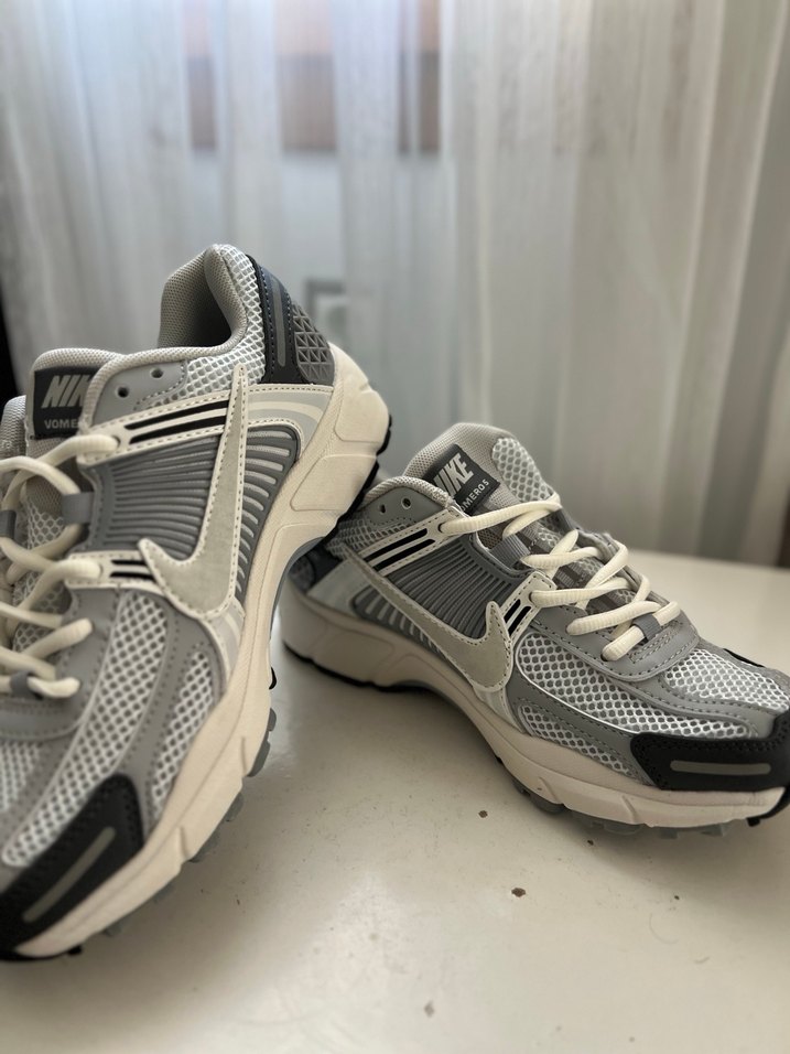 Gri Nike Spor Ayakkabı - Görsel 2