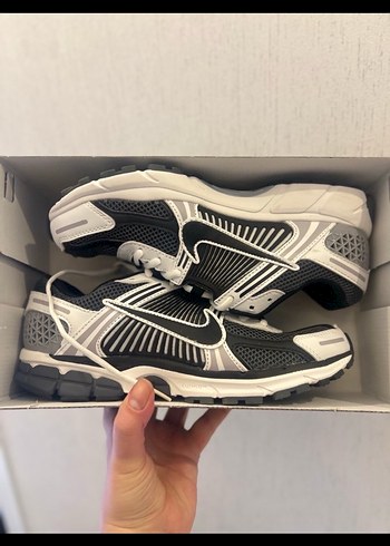 Beyaz Gri Bağcıklı Spor Ayakkabı - Görsel 4