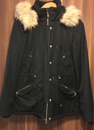 Zara Mont