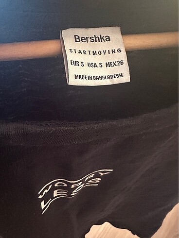 s Beden siyah Renk Sırt yırtmaç detaylı tişört
