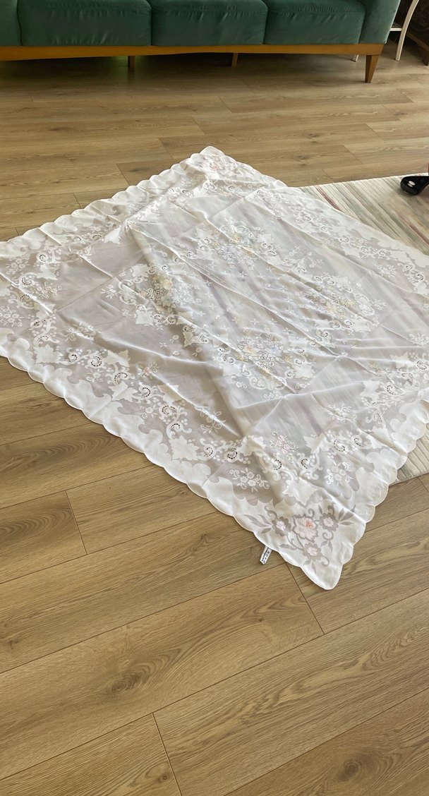 İşlemeli Beyaz Masa Örtüsü - Görsel 2